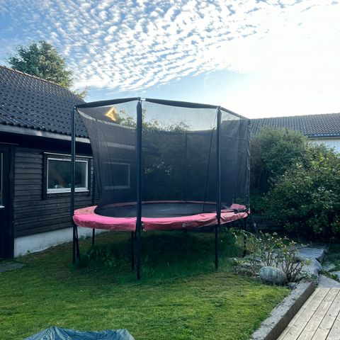 Svær Trampoline