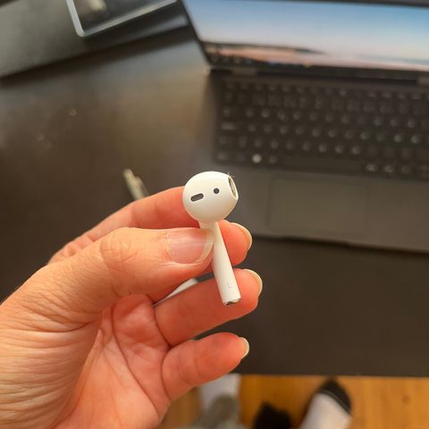 Airpods- kun venstre