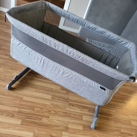 Yngri bedside crib