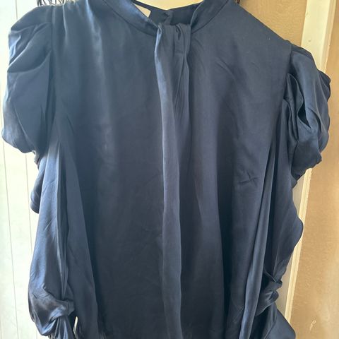 Vakker bluse fra Malene Birger str. 40 i 100% silke