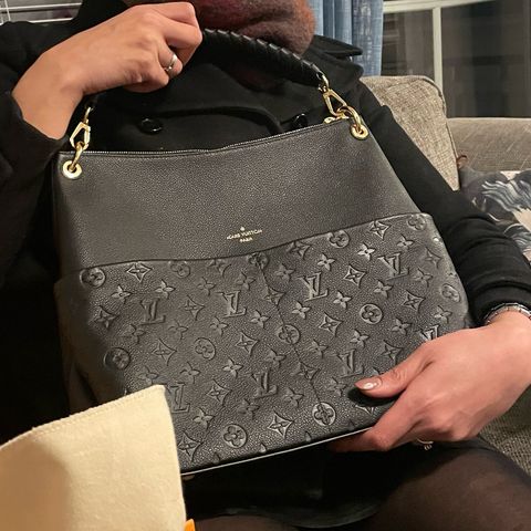 LOUIS VUITTON VESKe