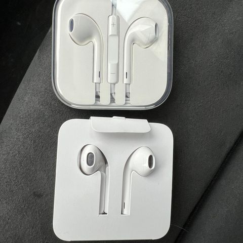 Apple EarPods Lightning headset