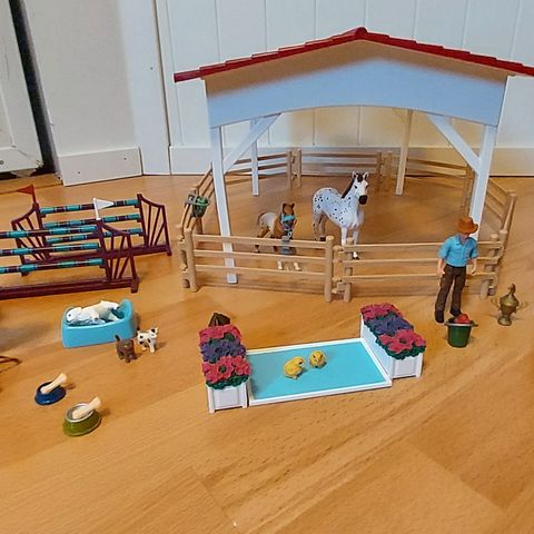 Schleich ridesenter fra horse club med utstyr