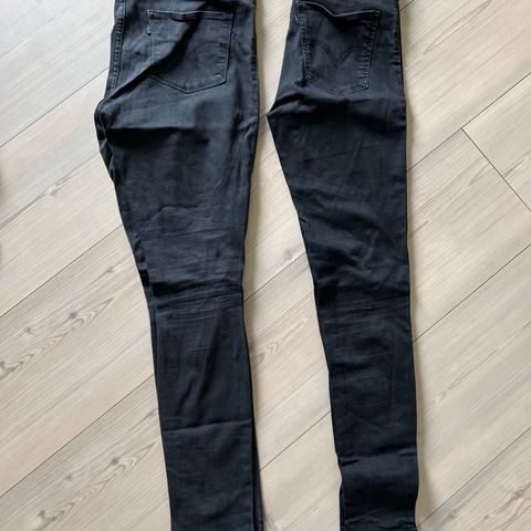 Levi’s jeans grå str 28 og 29