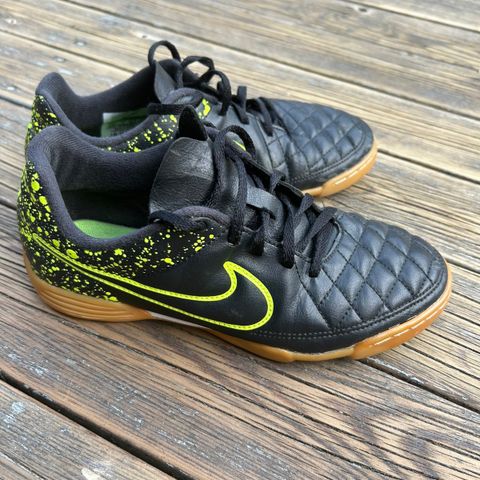 Nike fotballsko innendørs str 36,5