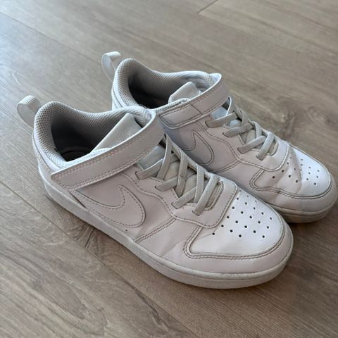 Nike sko str 33 1/2