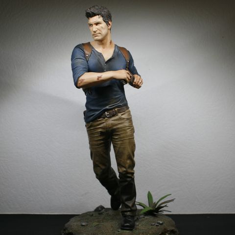 Uncharted Nathan Drake statue