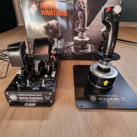 Komplett Flysimulator Pakke - Thrustmaster Warthog, Rudder og TrackIR