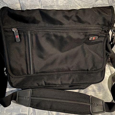 Victorinox WT Messenger bag 15.4"