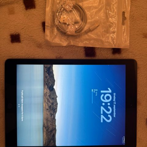 Apple iPad 6. Wifi. 32 gb. Som ny. Ios 17.7. Pris kan diskuteres.