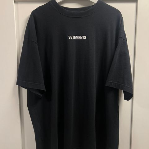 Vetements SS20 Logo Label Tee sz. L (fits XL-XXL)