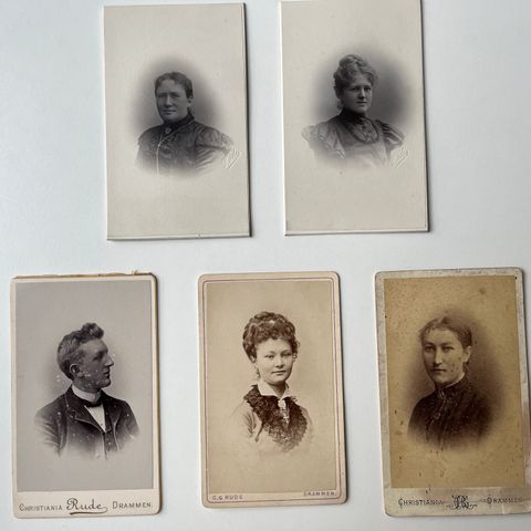 Gamle fotografier (carte de visite), fotograf: C. G. Rude i Drammen