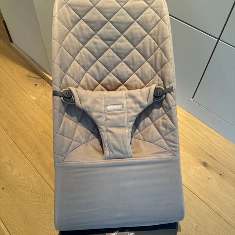 Pent brukt BabyBjörn vippestol, beige bliss