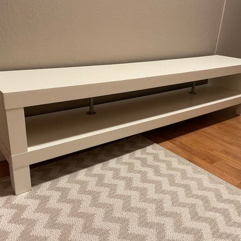 Tv benk LACK ikea, dybde 30 cm