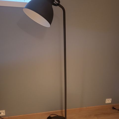 Lampe - gulvlampe fra IKEA