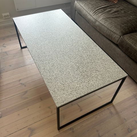 Bolia Como salongbord med Terrazzo bordplate