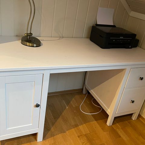 Hemnes skrivebord fra IKEA selges