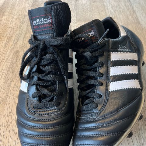 Adidas fotballsko i str 40 2/3