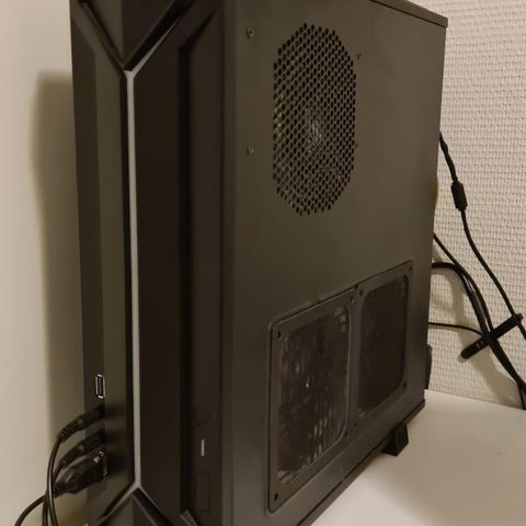 Gaming/allsidig pc (Ryzen 7, 32Gb ram og 1Tb ssd)