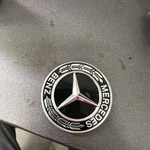 Orginal Mercedes panser emblem