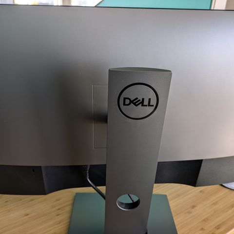 Dell Ultrasharp 27 monitor