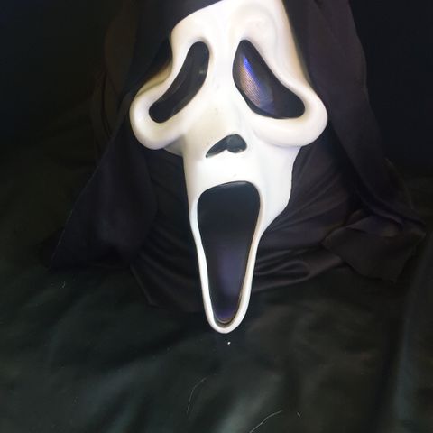 HALLOWEEN - 2 STK. MASKER FRA FILMEN SKRIK/SCREAM - ONE SIZE