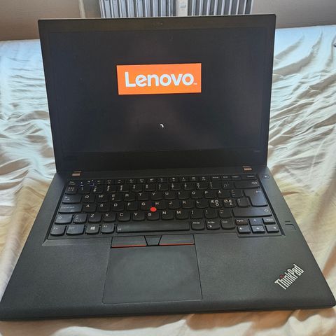 Lenovo Thinkpad T480 med ekstra batteri og dock