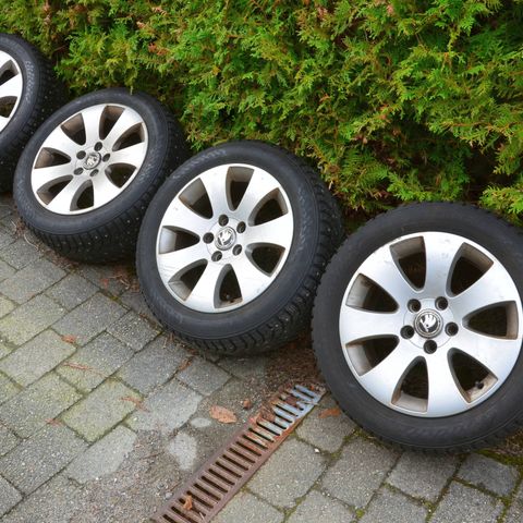 4 x Felg med Nokian piggdekk, Hakapeliitta 9 - 205/55 R16