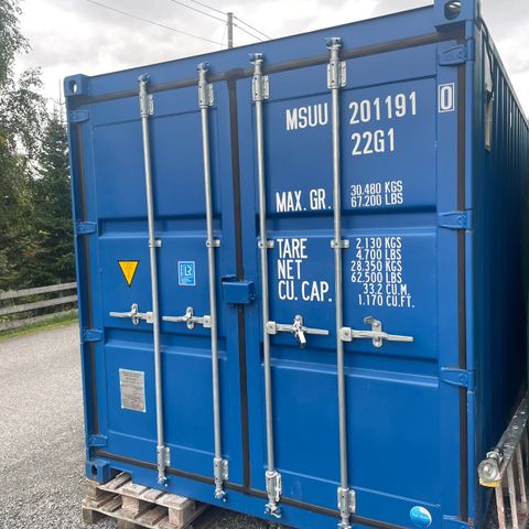 20 fot isolert container med proff innlagt strøm, lys og varme.