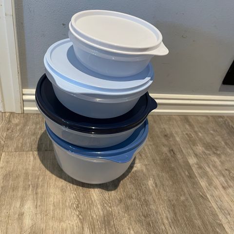 Tupperware sett med skåler nytt