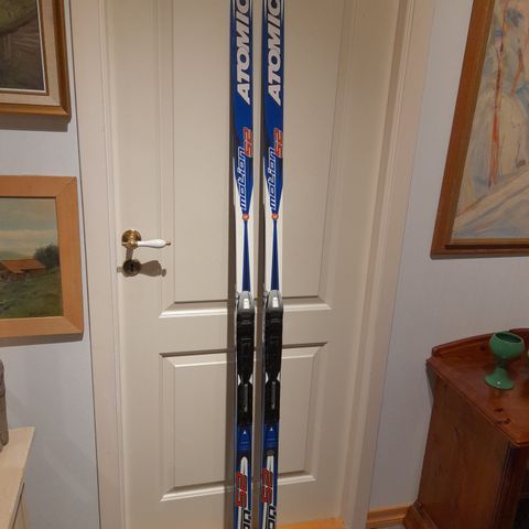 Fint Atomic Motion 52 smørefrie ski 177 cm.m/Salomon SNS Pilot Sport Classic