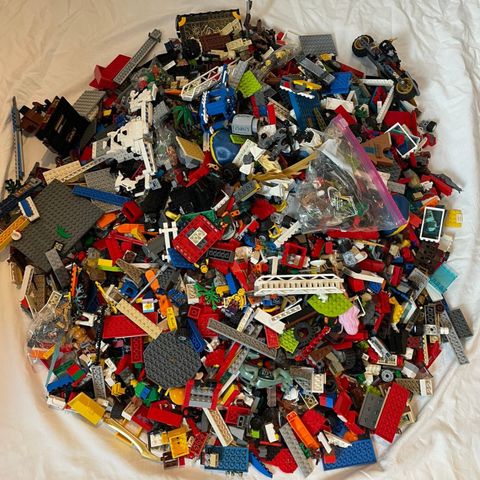 10 KG Lego (flere minifigurer)