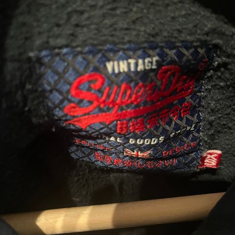 Hettegenser fra SuperDry