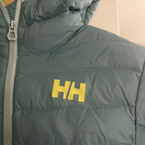 Lett dunjakke fra Helly Hansen