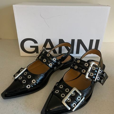 GANNI BUCKLE BALLERINAS 39