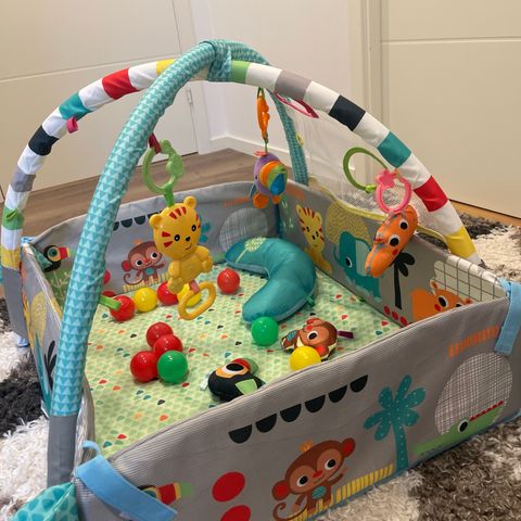 Babygym med masse tilbehør/leker