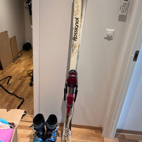 Telemarkski Rossignol med Rottefella bindinger og sko