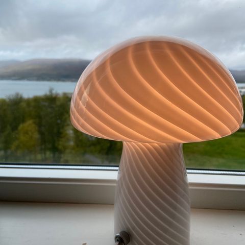 Hvit Mushroom lamp fra Bahne