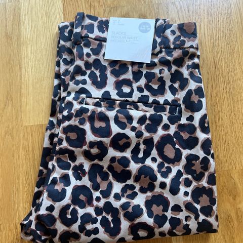 Leopard print bukse str 36