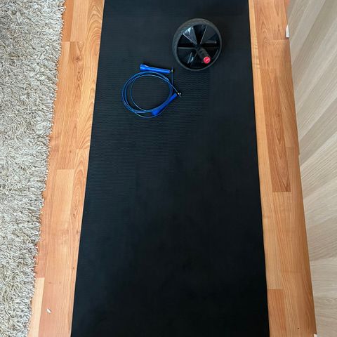 Yogamatte, ab wheel / treningshjul og hoppetau