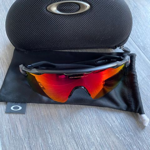 Oakley Radar EV Path Matte Black w/ PRIZM.  1.200,-