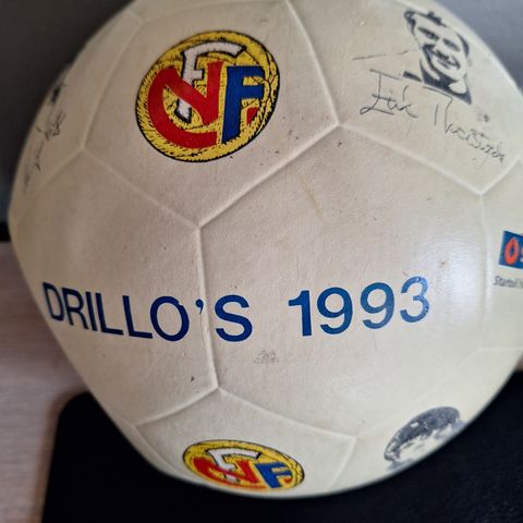 Drillos Fotball 1993 med signaturer