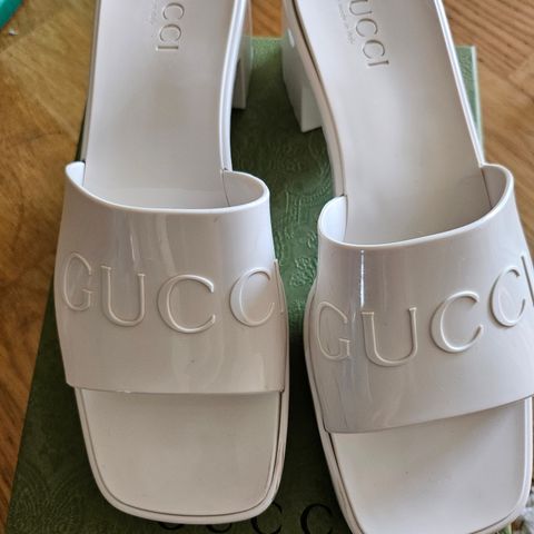 GUCCI rubber heels