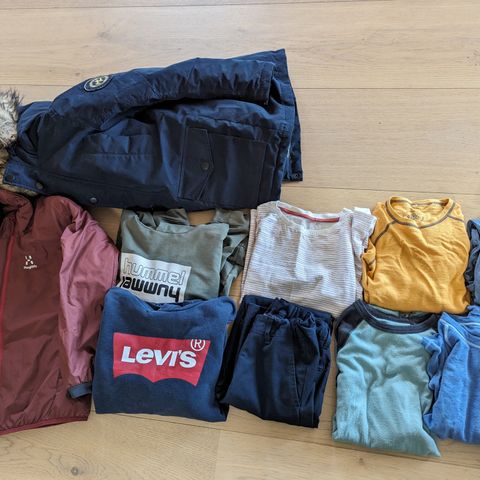 Klespakke. Gullkorn Design, Levis, Hummel, Pierre Robert... str 134/140