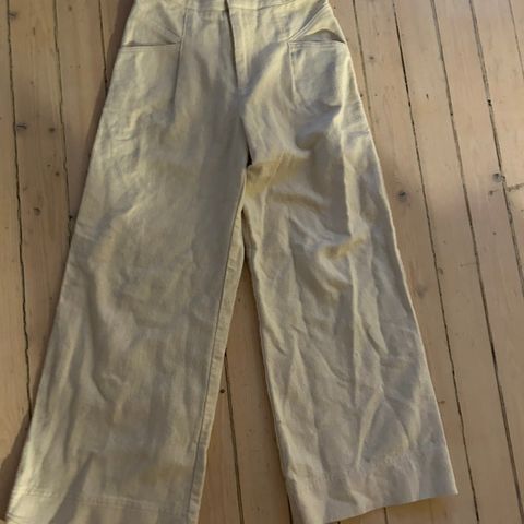 Offwhite bukse fra Zara, str 140