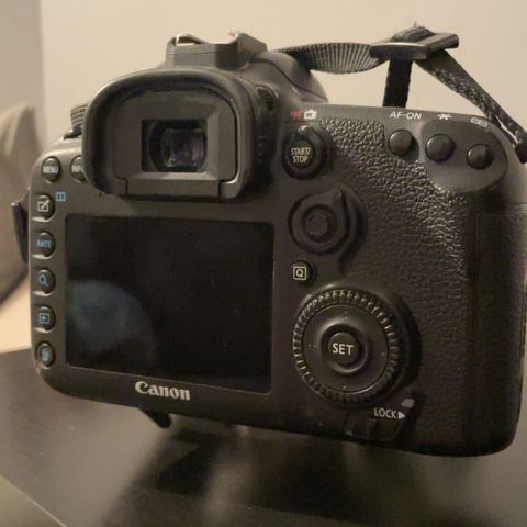 Canon eos 7D Mark 2 med objektiv