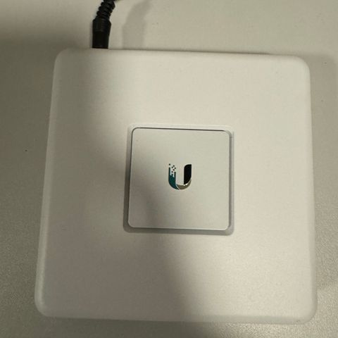 Ubiquiti unifi USG gateway med cloudkey