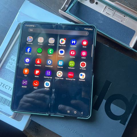 Samsung Galaxy Z Fold 4 512GB med tilbehør