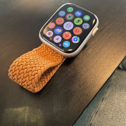 Apple Watch Series 9 GPS 45 mm stjerneskinn m/flettet reim