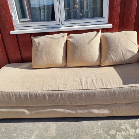 Sovesofa, farge beige.